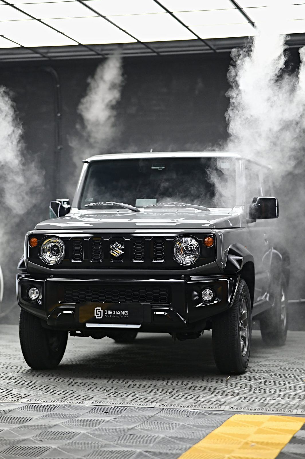 Suzuki Jimny 漆面鍍膜完工與細節實拍 第 2 張（共 7 張）——捷匠淡水旗艦店施工實錄
