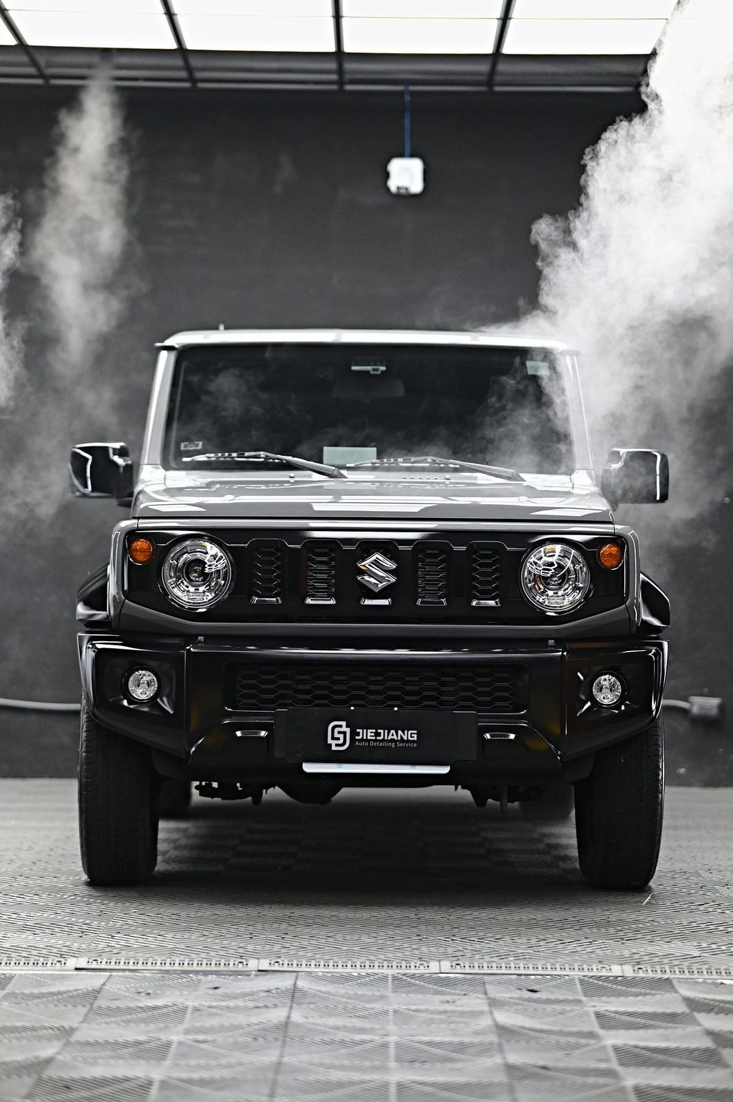 Suzuki Jimny 漆面鍍膜完工與細節實拍 第 3 張（共 7 張）——捷匠淡水旗艦店施工實錄