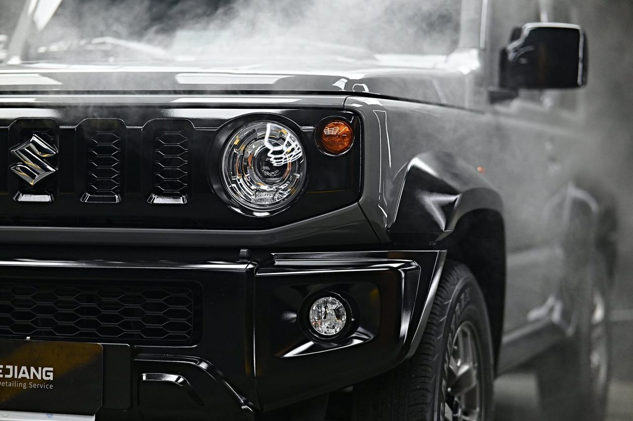 Suzuki Jimny 漆面鍍膜完工與細節實拍 第 6 張（共 7 張）——捷匠淡水旗艦店施工實錄