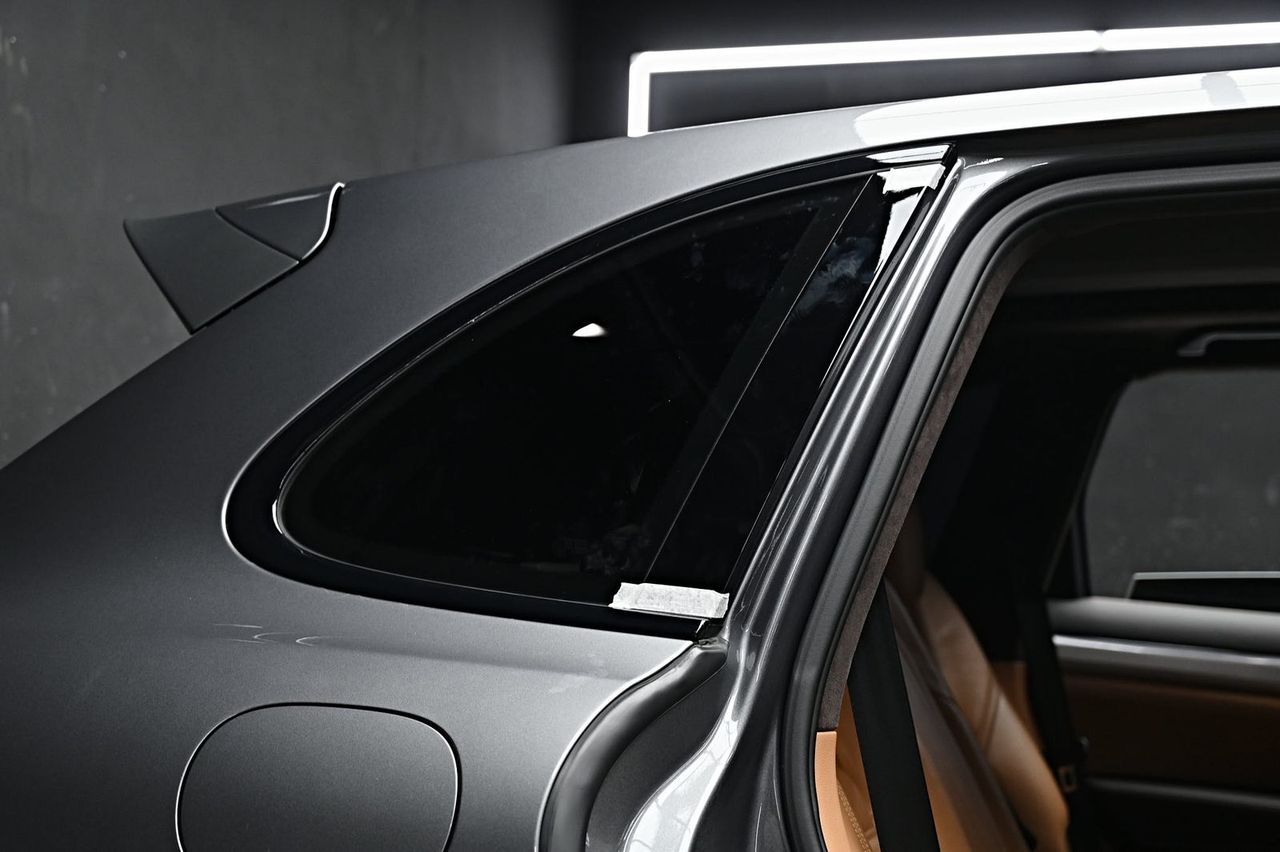 Porsche Cayenne 漆面鍍膜完工與細節實拍 第 5 張（共 7 張）——捷匠淡水旗艦店施工實錄