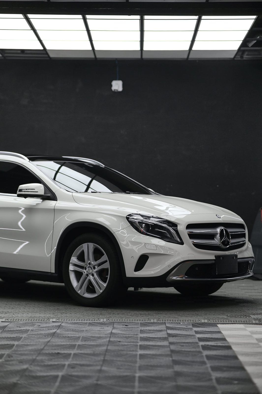 Mercedes-Benz GLA 拋光與漆面修復完工與細節實拍 第 3 張（共 7 張）——捷匠淡水旗艦店施工實錄