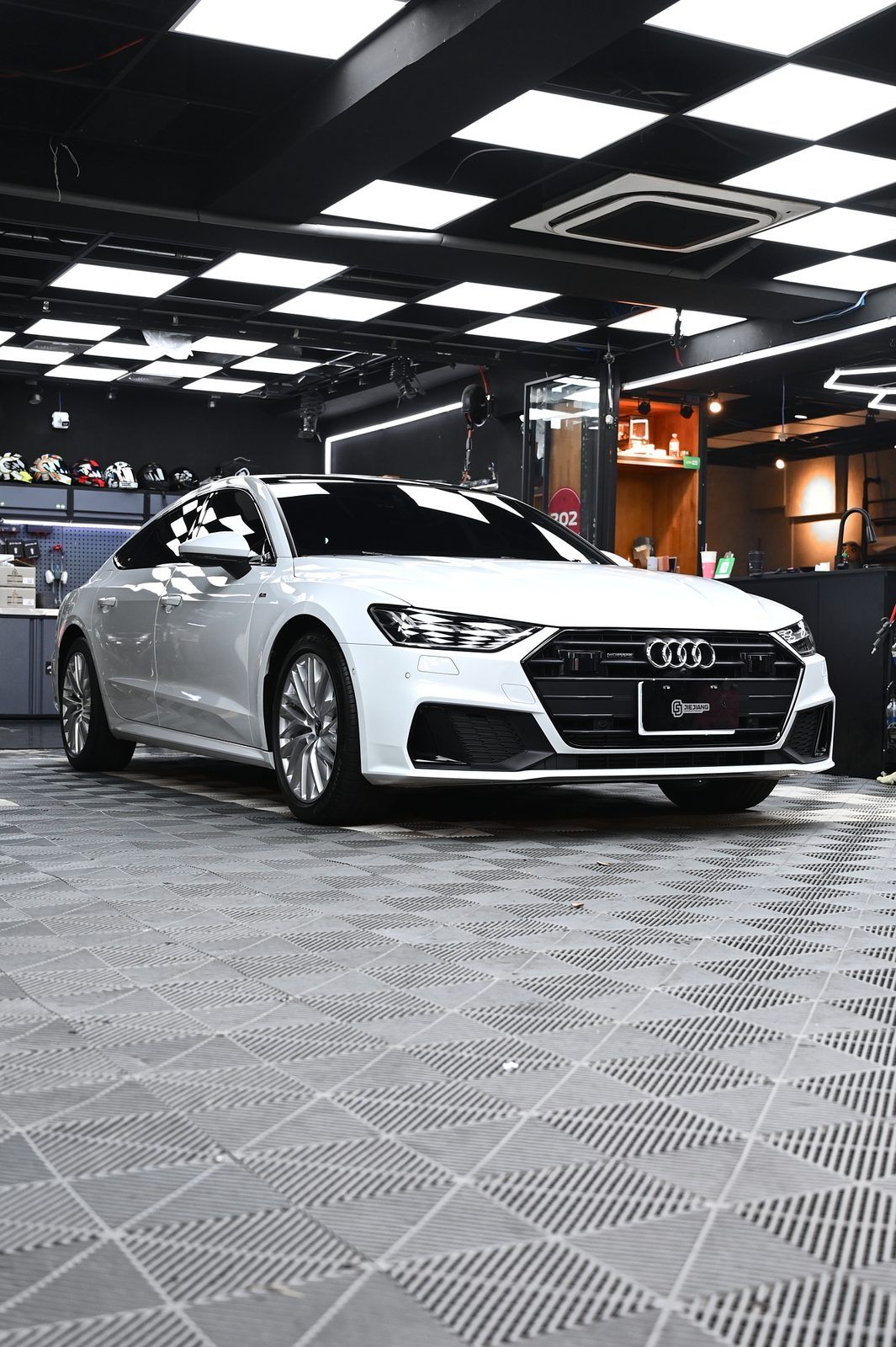 Audi A7 拋光與鍍膜完工與細節實拍 第 1 張（共 7 張）——捷匠淡水旗艦店施工實錄