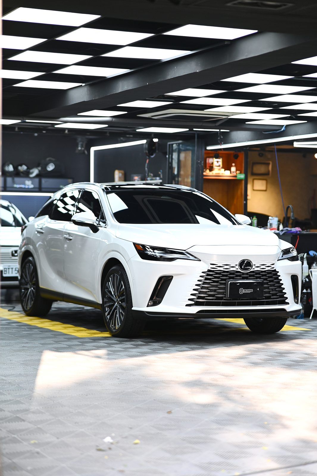 Lexus RX 拋光與鍍膜完工與細節實拍 第 1 張（共 7 張）——捷匠淡水旗艦店施工實錄