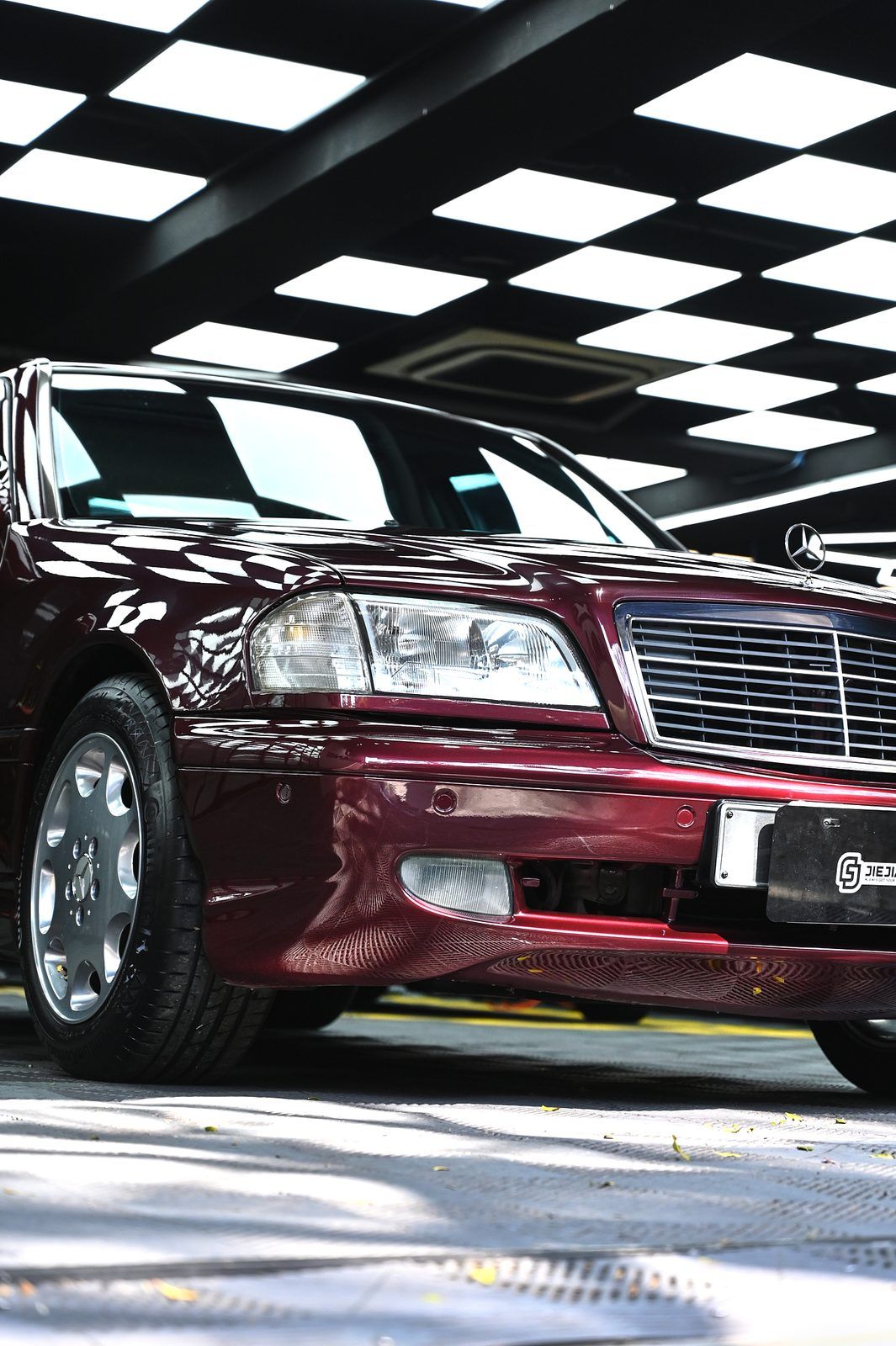 Mercedes-Benz C230 拋光與鍍膜完工與細節實拍 第 1 張（共 7 張）——捷匠淡水旗艦店施工實錄