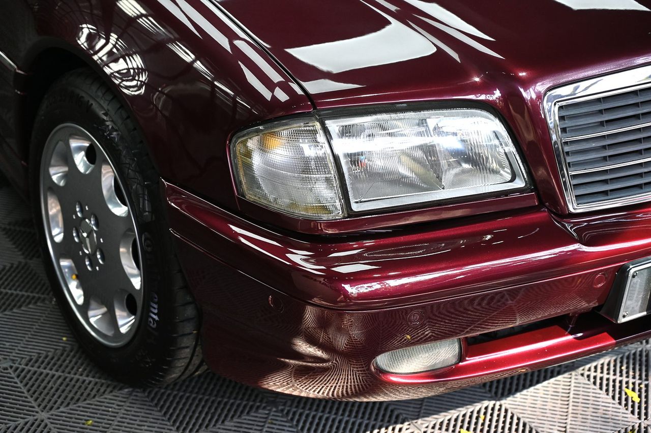 Mercedes-Benz C230 拋光與鍍膜完工與細節實拍 第 3 張（共 7 張）——捷匠淡水旗艦店施工實錄