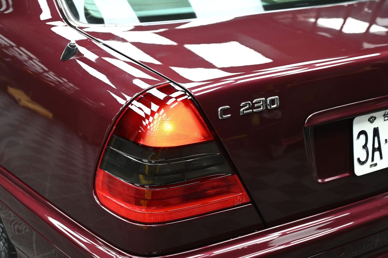 Mercedes-Benz C230 拋光與鍍膜完工與細節實拍 第 5 張（共 7 張）——捷匠淡水旗艦店施工實錄