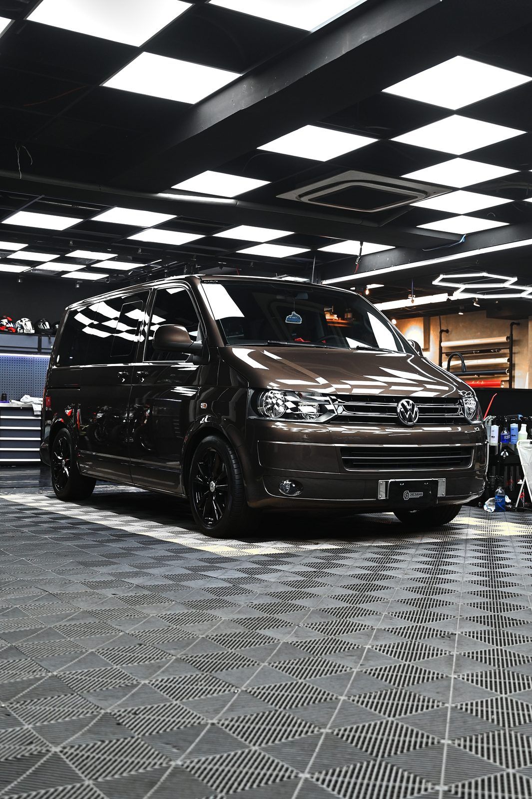 VW Caravelle 拋光與鍍膜完工與細節實拍 第 2 張（共 7 張）——捷匠淡水旗艦店施工實錄