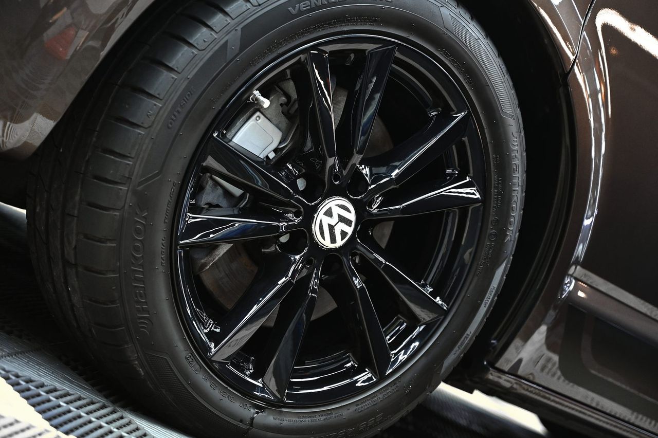 VW Caravelle 拋光與鍍膜完工與細節實拍 第 5 張（共 7 張）——捷匠淡水旗艦店施工實錄