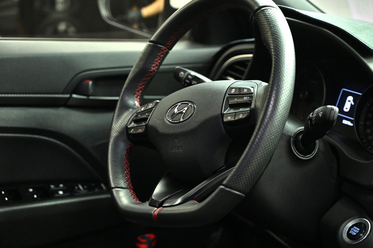 Hyundai Elantra 拋光與鍍膜完工與細節實拍 第 1 張（共 7 張）——捷匠淡水旗艦店施工實錄