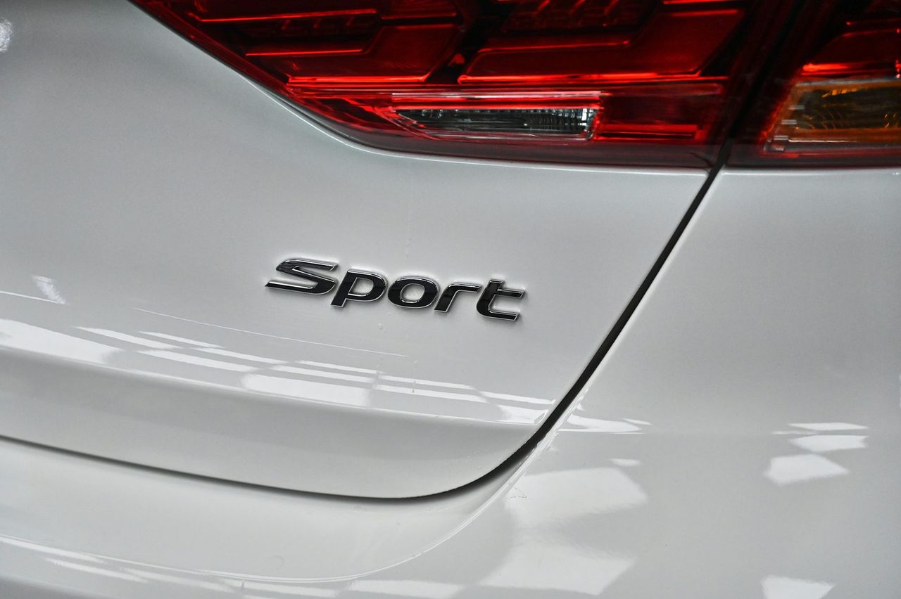 Hyundai Elantra 拋光與鍍膜完工與細節實拍 第 2 張（共 7 張）——捷匠淡水旗艦店施工實錄