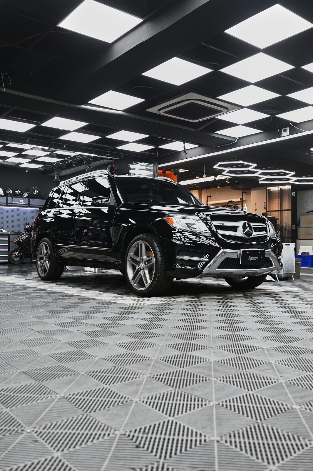 Mercedes-Benz GLK 350 拋光與鍍膜完工與細節實拍 第 1 張（共 7 張）——捷匠淡水旗艦店施工實錄