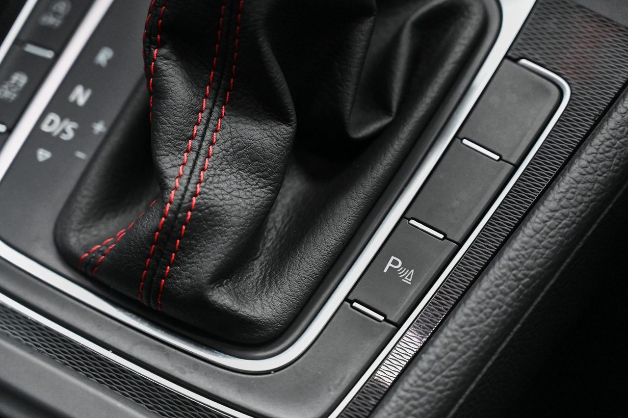 VW Golf GTI 拋光與鍍膜、內裝美容完工與細節實拍 第 3 張（共 7 張）——捷匠施工實錄