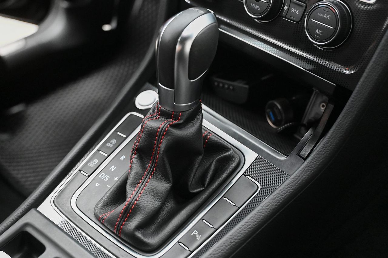VW Golf GTI 拋光與鍍膜、內裝美容完工與細節實拍 第 6 張（共 7 張）——捷匠施工實錄