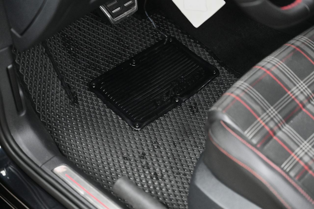VW Golf GTI 拋光與鍍膜、內裝美容完工與細節實拍 第 7 張（共 7 張）——捷匠施工實錄