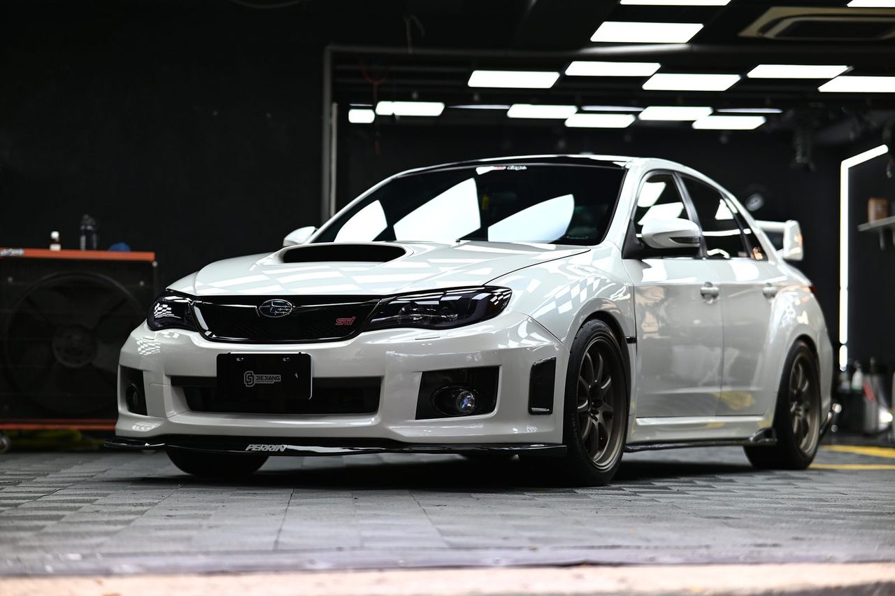 Subaru WRX STI 拋光與鍍膜完工與細節實拍 第 2 張（共 7 張）——捷匠淡水旗艦店施工實錄