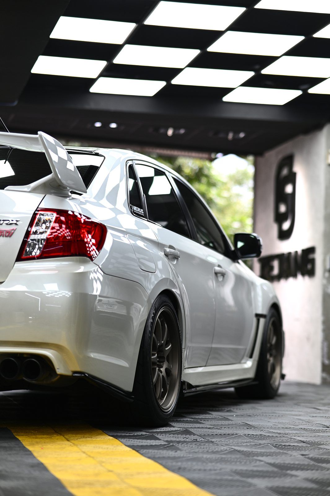 Subaru WRX STI 拋光與鍍膜完工與細節實拍 第 3 張（共 7 張）——捷匠淡水旗艦店施工實錄