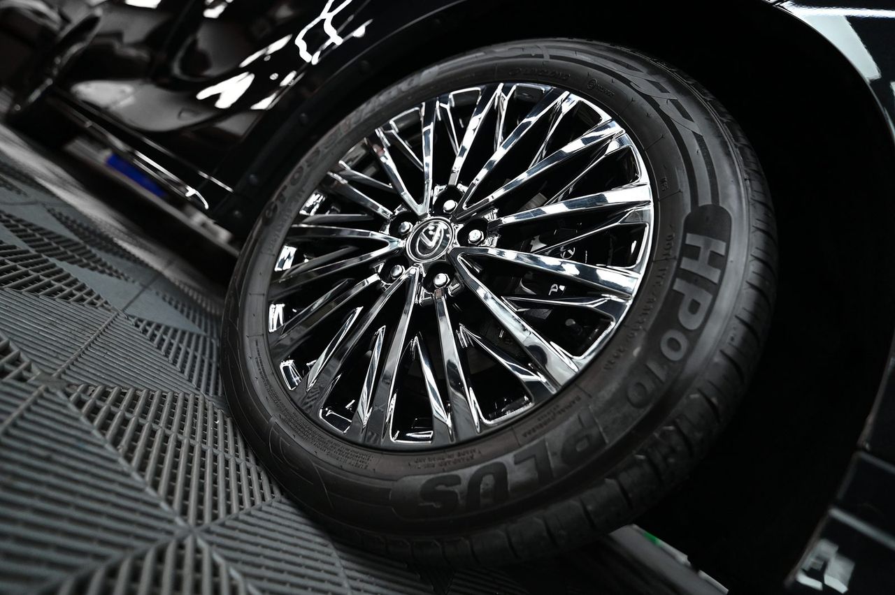 Lexus LM350 漆面鍍膜完工與細節實拍 第 2 張（共 7 張）——捷匠淡水旗艦店施工實錄