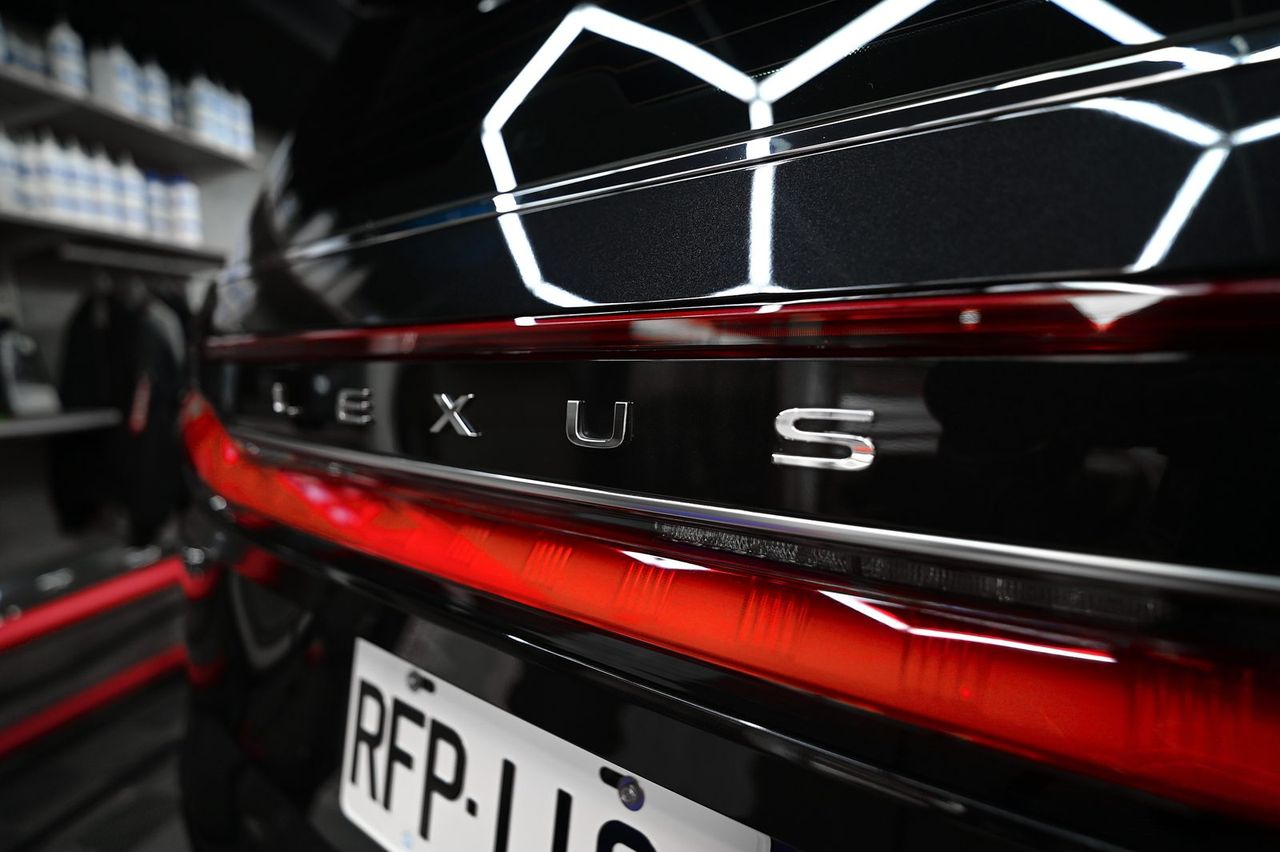 Lexus LM350 漆面鍍膜完工與細節實拍 第 5 張（共 7 張）——捷匠淡水旗艦店施工實錄