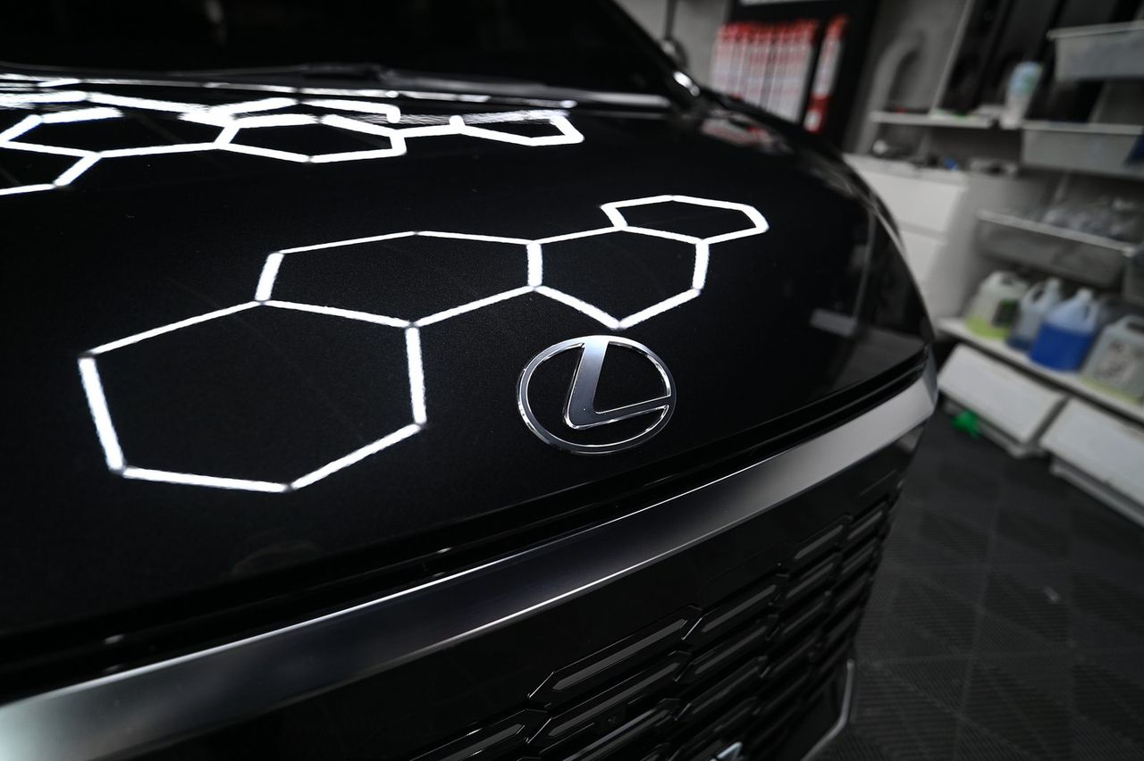 Lexus LM350 漆面鍍膜完工與細節實拍 第 6 張（共 7 張）——捷匠淡水旗艦店施工實錄