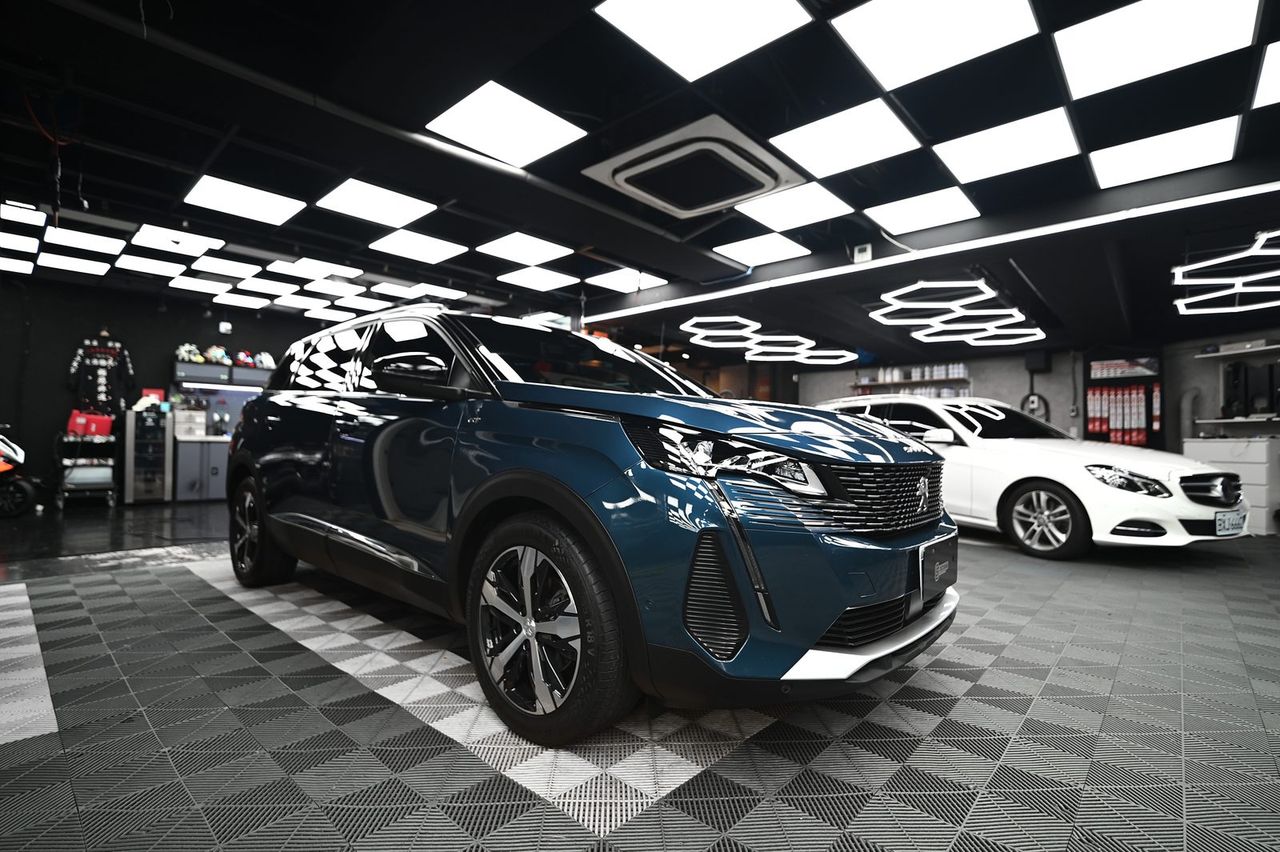 Peugeot 5008 漆面鍍膜完工與細節實拍 第 1 張（共 5 張）——捷匠淡水旗艦店施工實錄