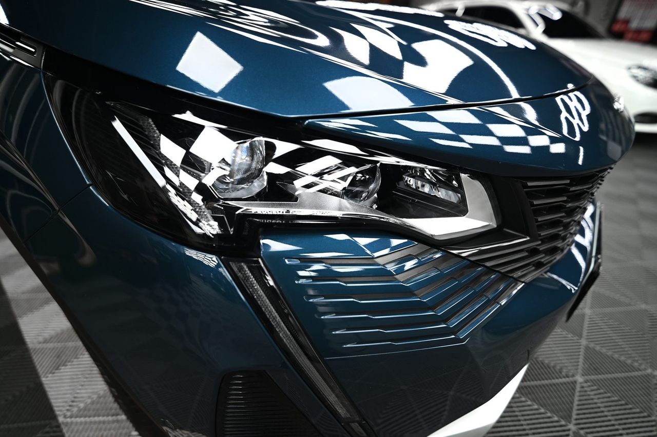 Peugeot 5008 漆面鍍膜完工與細節實拍 第 2 張（共 5 張）——捷匠淡水旗艦店施工實錄
