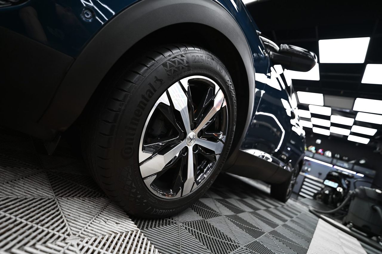 Peugeot 5008 漆面鍍膜完工與細節實拍 第 3 張（共 5 張）——捷匠淡水旗艦店施工實錄