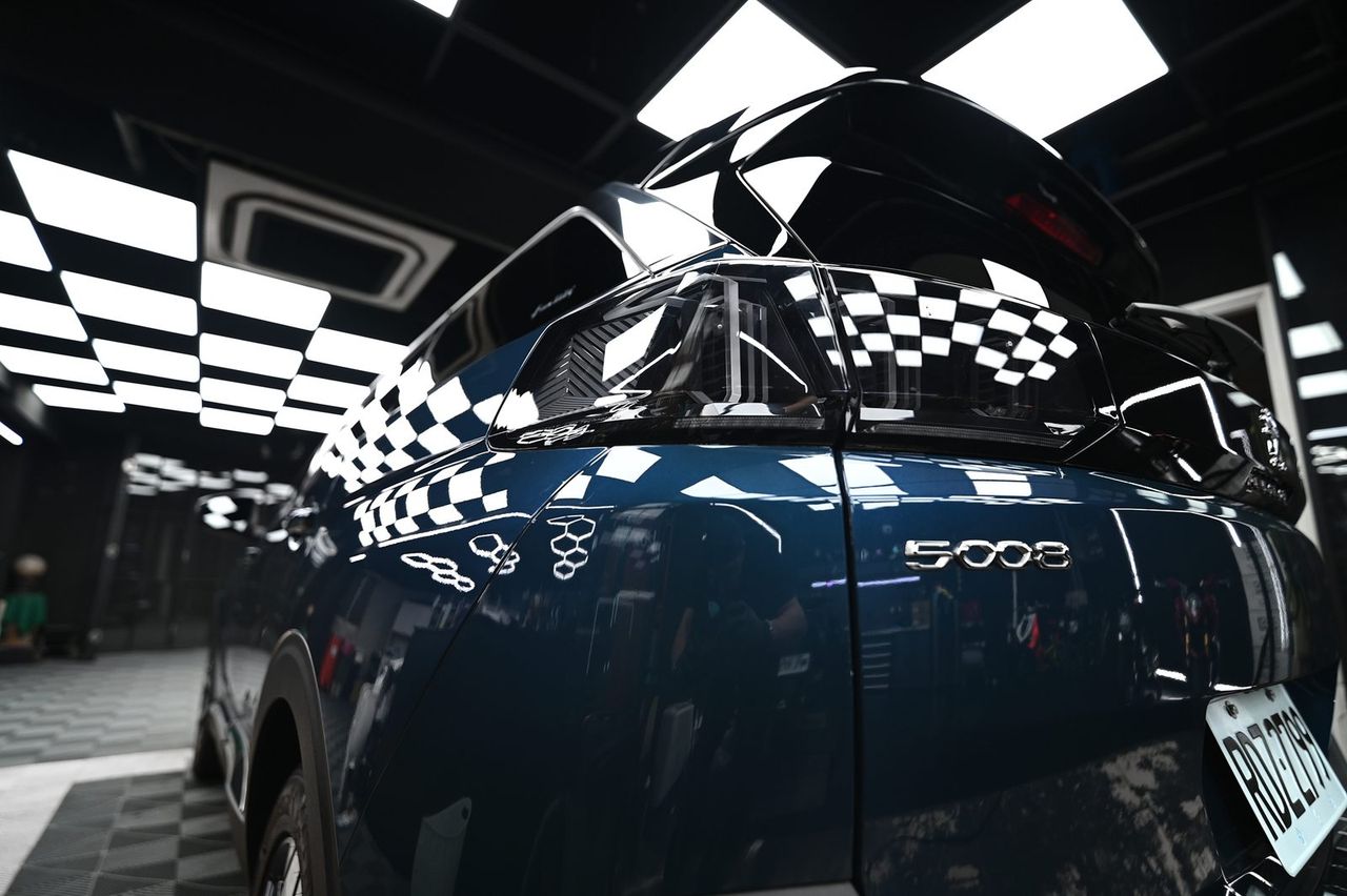 Peugeot 5008 漆面鍍膜完工與細節實拍 第 4 張（共 5 張）——捷匠淡水旗艦店施工實錄