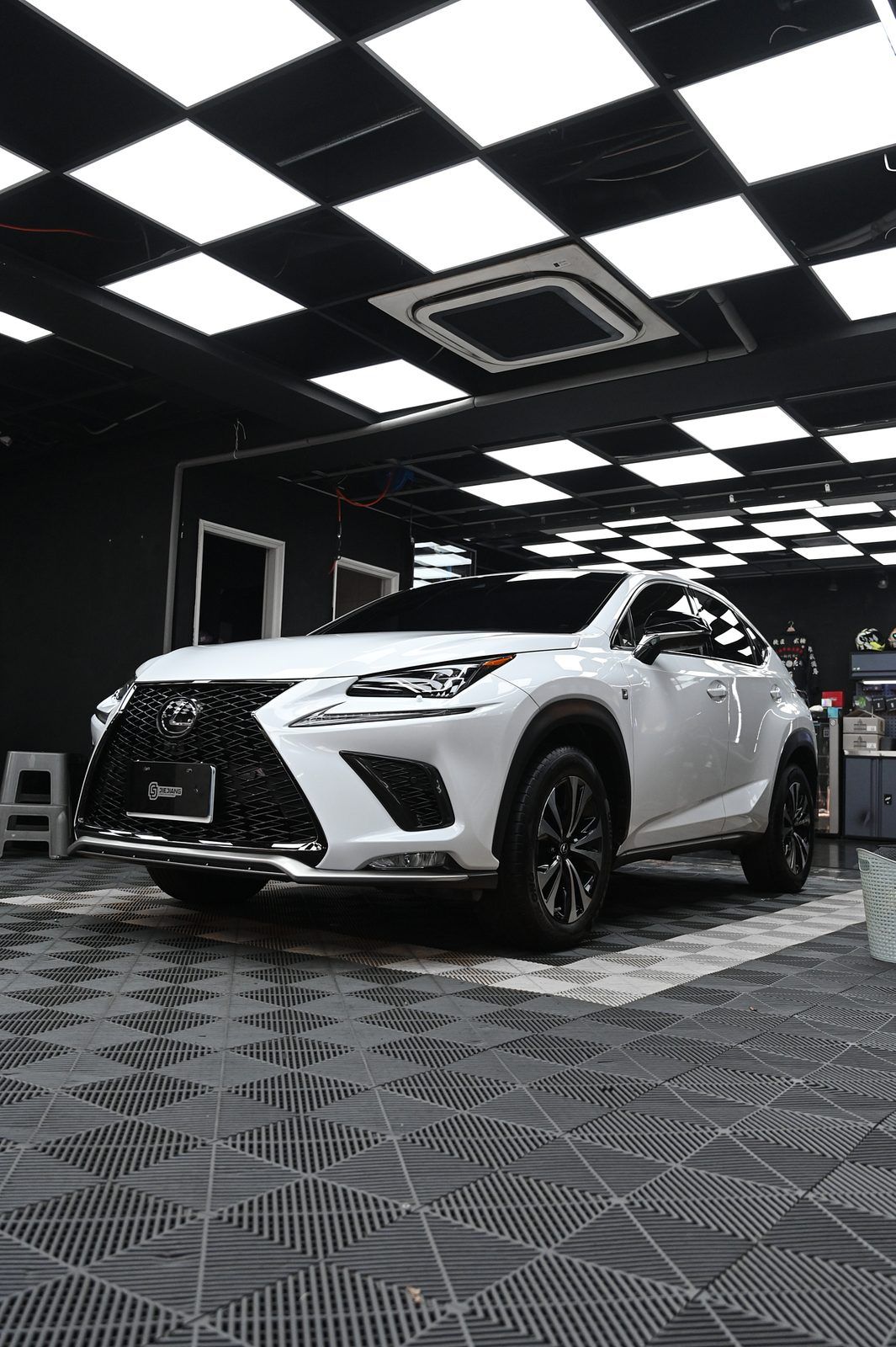 Lexus NX 漆面鍍膜完工與細節實拍 第 1 張（共 7 張）——捷匠淡水旗艦店施工實錄