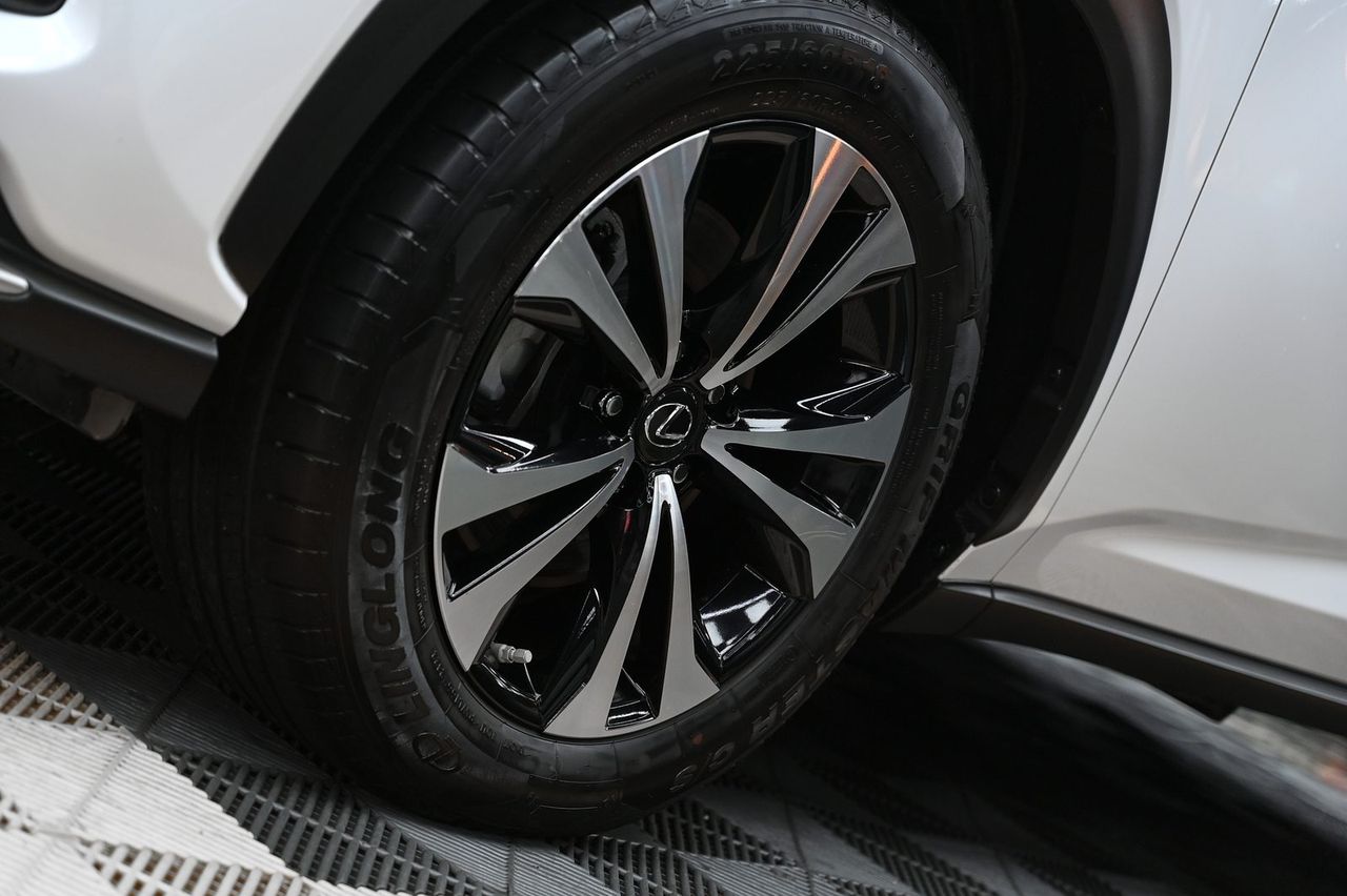Lexus NX 漆面鍍膜完工與細節實拍 第 2 張（共 7 張）——捷匠淡水旗艦店施工實錄