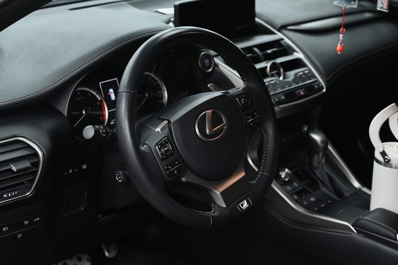 Lexus NX 漆面鍍膜完工與細節實拍 第 3 張（共 7 張）——捷匠淡水旗艦店施工實錄