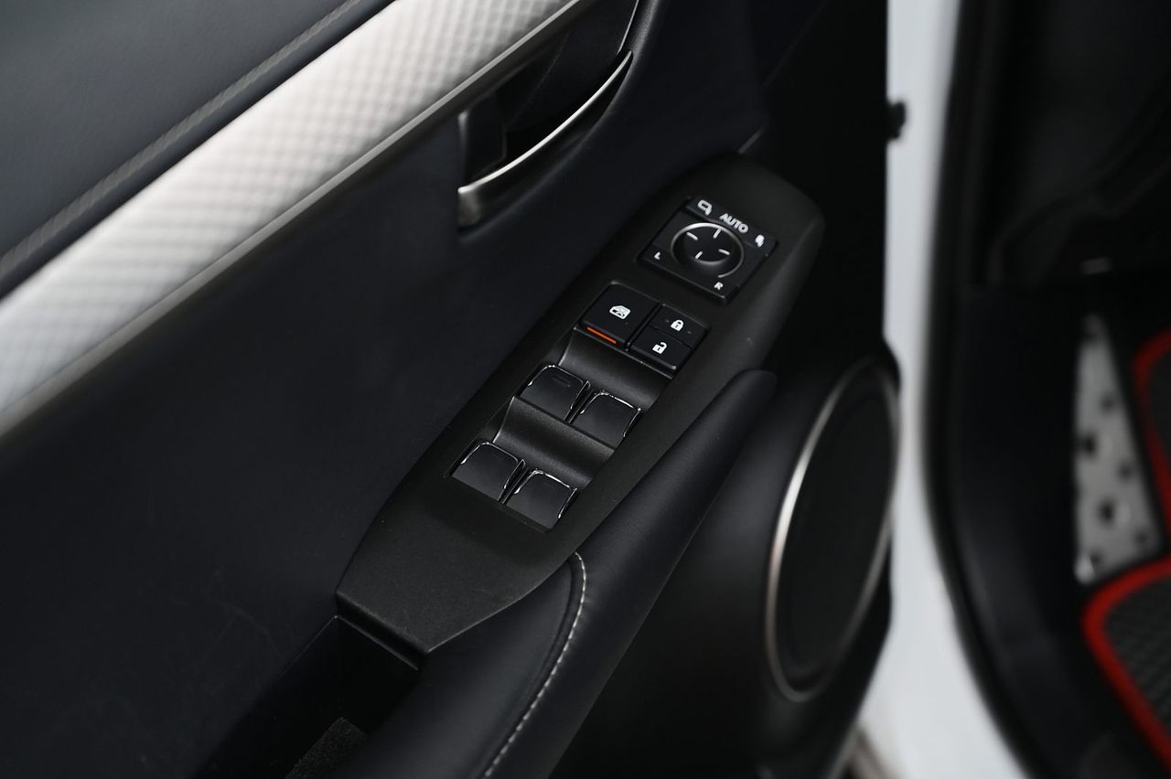 Lexus NX 漆面鍍膜完工與細節實拍 第 6 張（共 7 張）——捷匠淡水旗艦店施工實錄