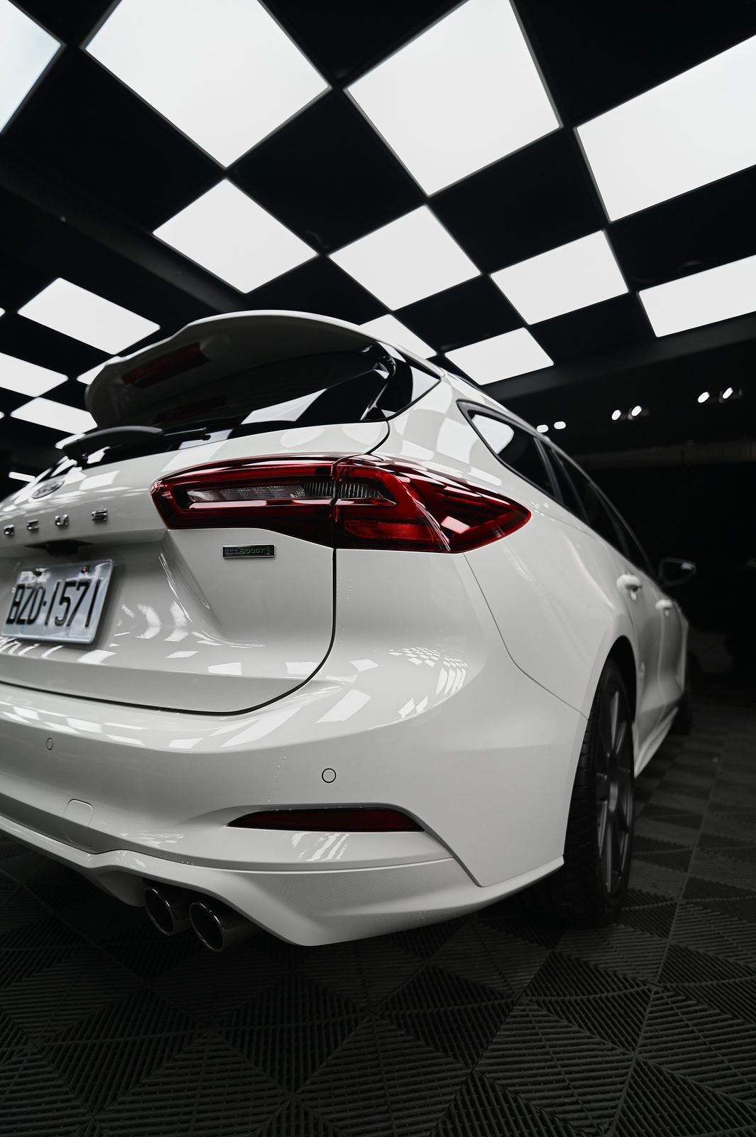 Ford Focus 漆面鍍膜完工與細節實拍 第 4 張（共 7 張）——捷匠淡水旗艦店施工實錄