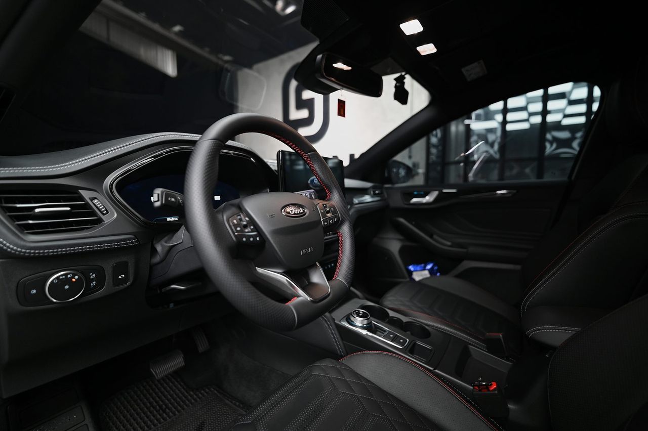Ford Focus 漆面鍍膜完工與細節實拍 第 6 張（共 7 張）——捷匠淡水旗艦店施工實錄