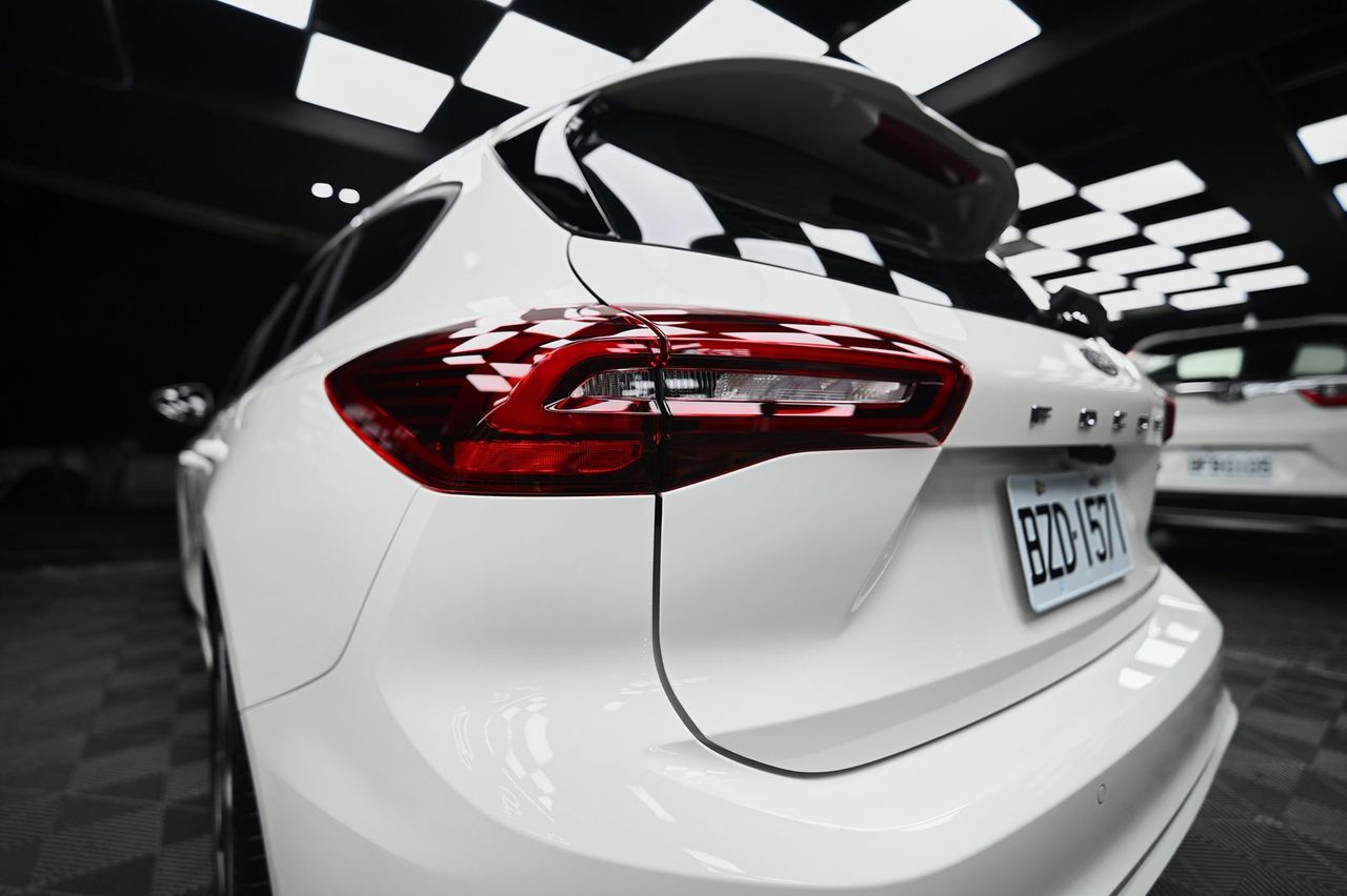 Ford Focus 漆面鍍膜完工與細節實拍 第 7 張（共 7 張）——捷匠淡水旗艦店施工實錄